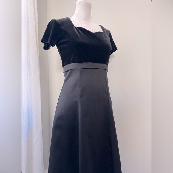 Cousin’s Concert Attire Black Empire Waist Short Sleeve Maxi Dress - Picture 6 of 8